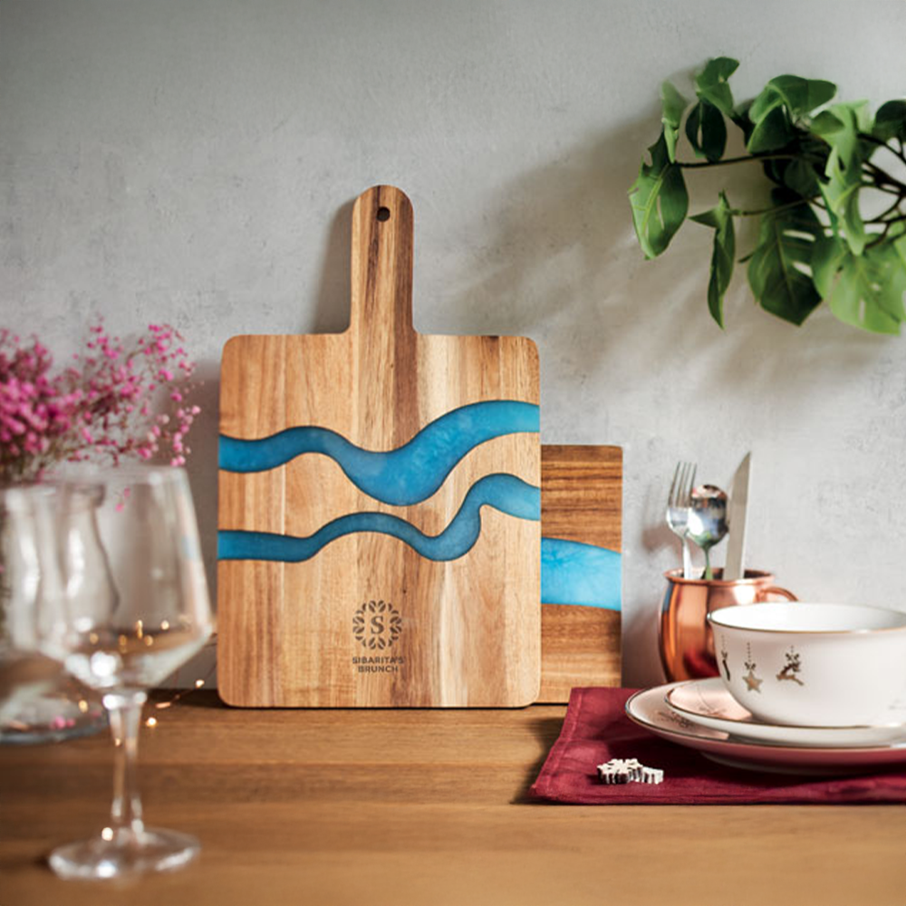 azuuracaciawoodservingboard setting1