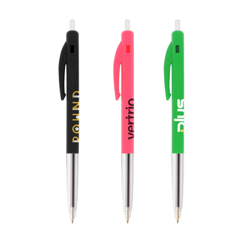 Tre penne retrattili BIC M10 Clic in nero, rosa e verde con stampe di esempio
