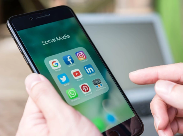 Blog-How-to-Promote-Your-New-Restaurant-Social-media