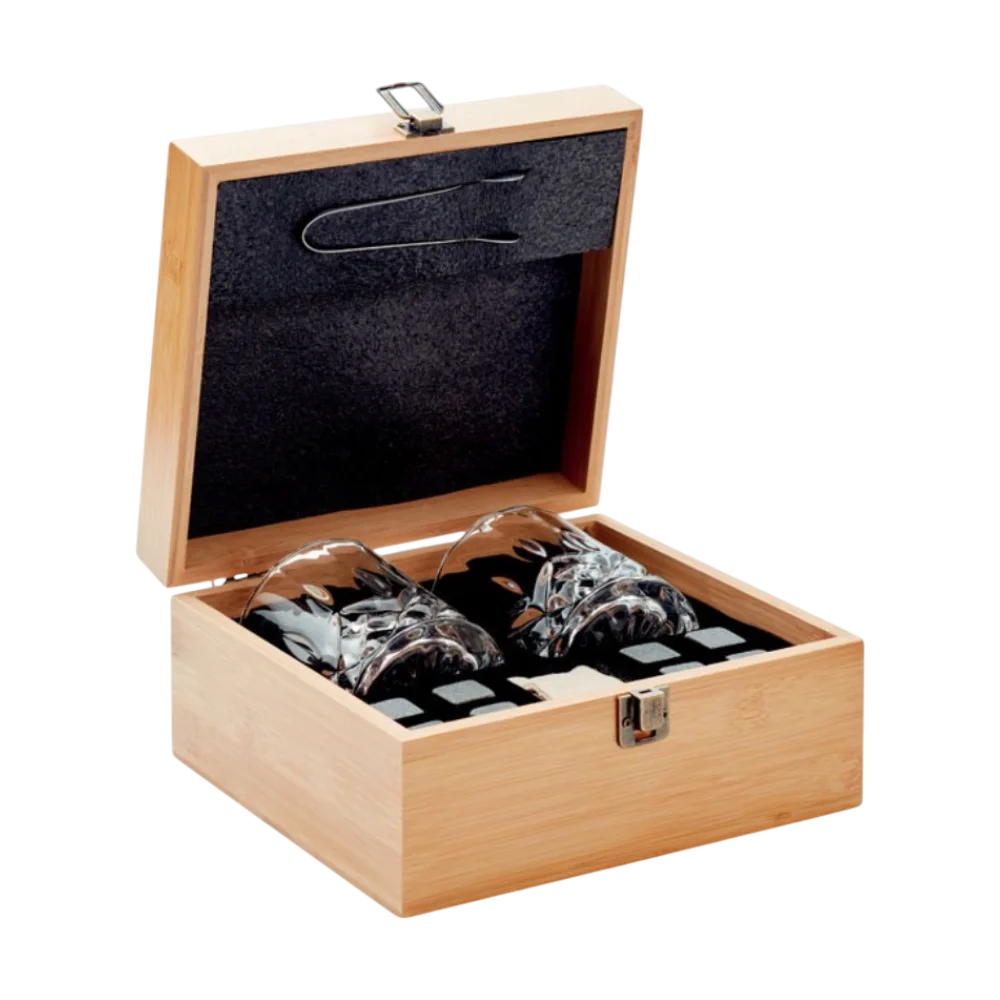 PDP - invernesswhiskysetinbamboobox square #F8F8F8 background