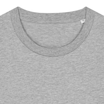 Close-up van de ronde halsboord van grijs gemêleerd Stanley/Stella Creator 2.0 T-shirt