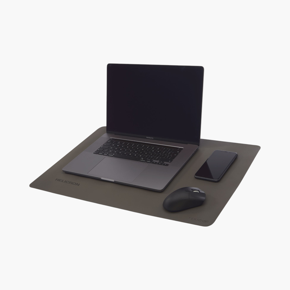 PDP - hybriddeskpad square #F8F8F8 background