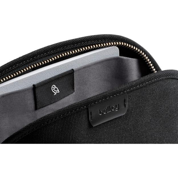 PDP - bellroyclassicpouch square #00000000 background
