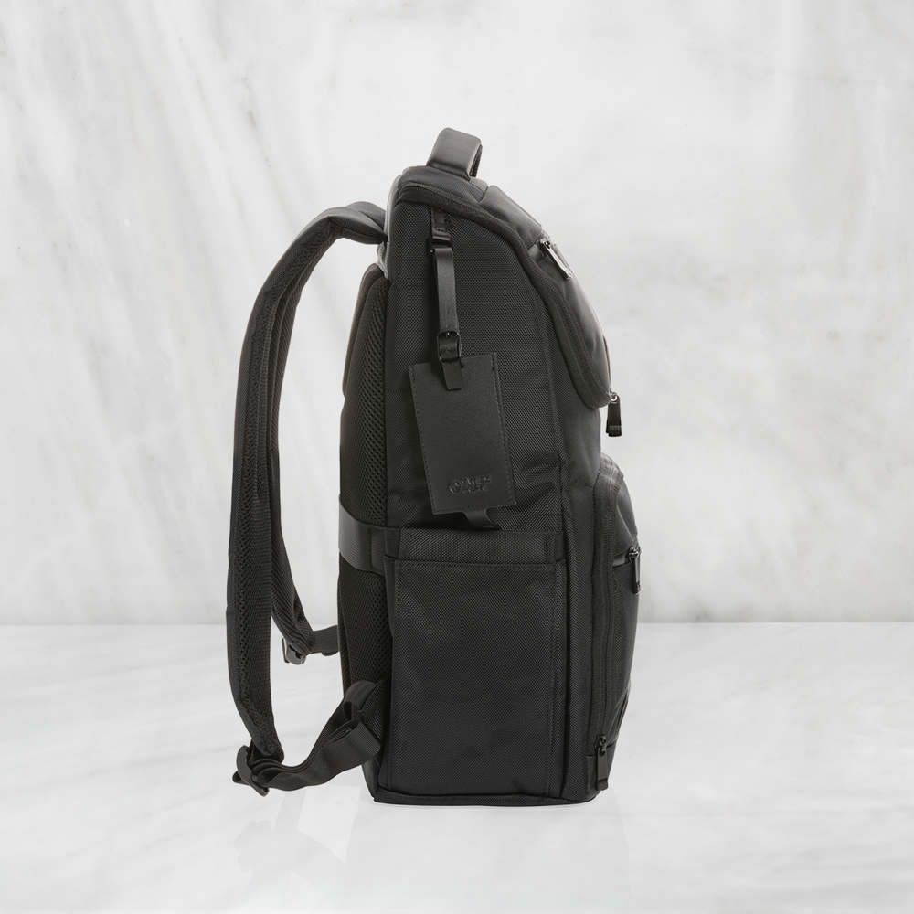 Swiss Peak AWARE™ RPET Voyager 15.6" laptop bag PDP Copy 5.png