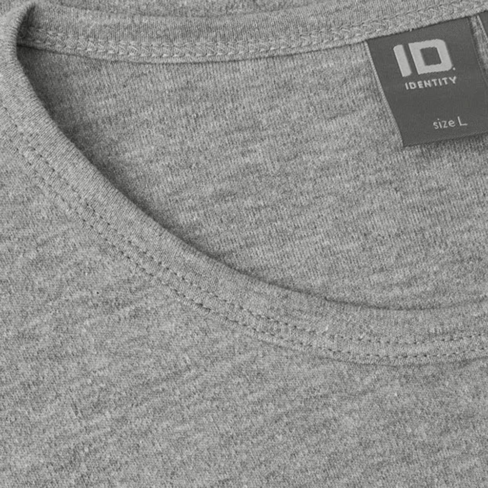 Interlock T-Shirt Long Sleeve - neck label macro