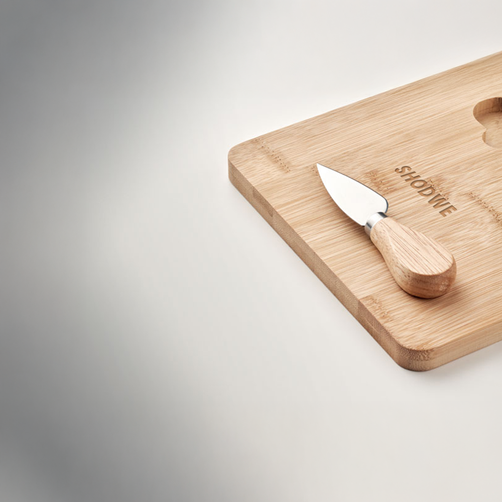 darfieldcheeseboardsetinbamboo Setting