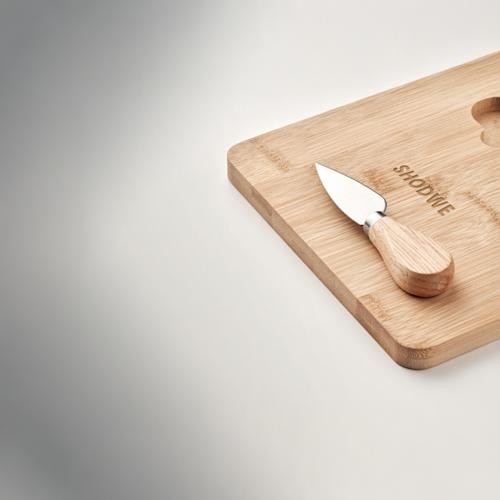 darfieldcheeseboardsetinbamboo Setting