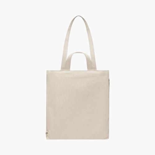 PDP - gaverecycledcottonshoppingbag square #F8F8F8 background