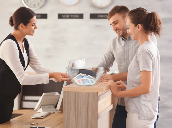 blog-handsanitisers-wipes-on-desk