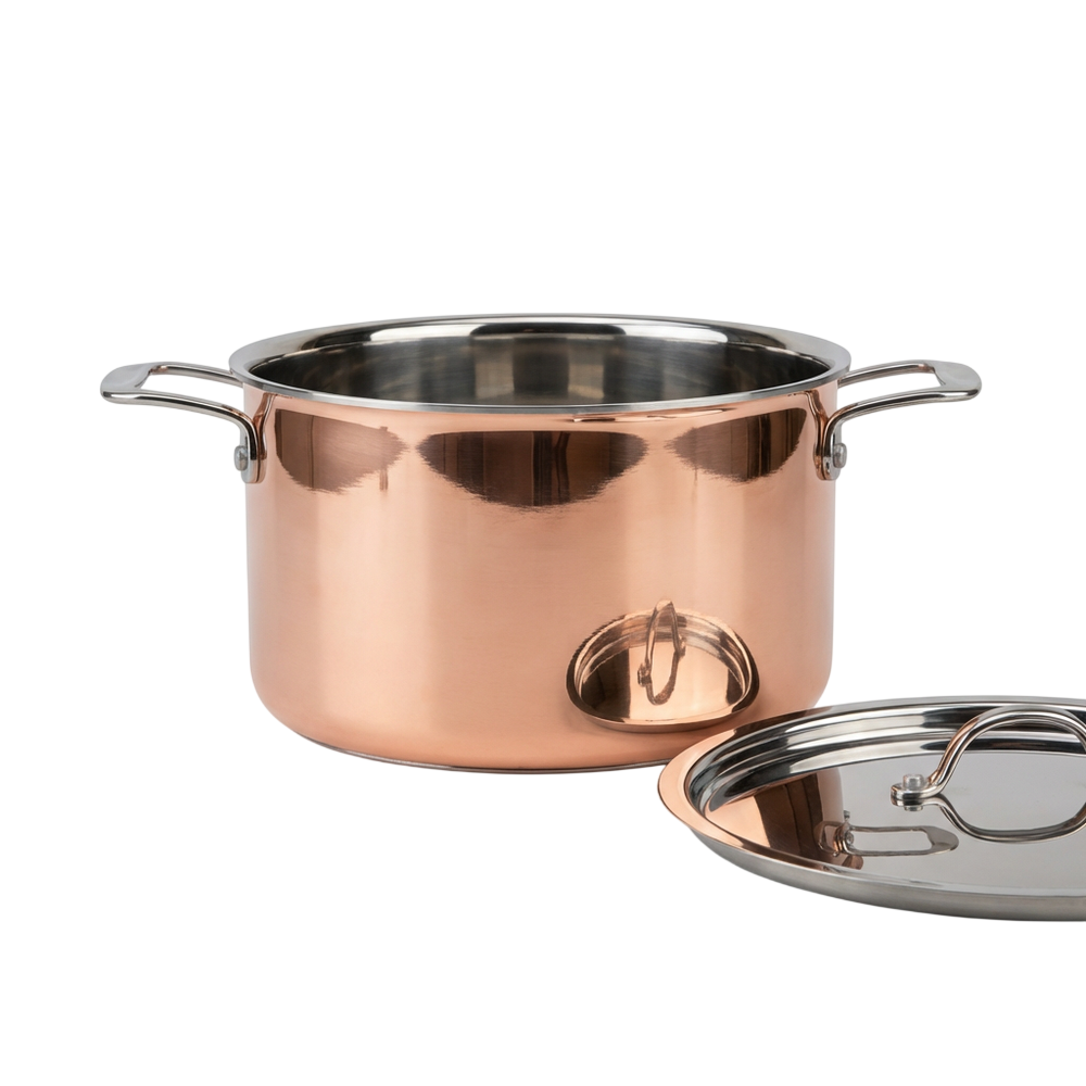 Casserole en cuivre avec poignée en fonte
