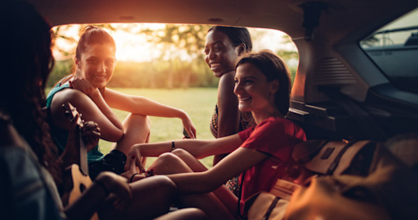 9 seater car hire