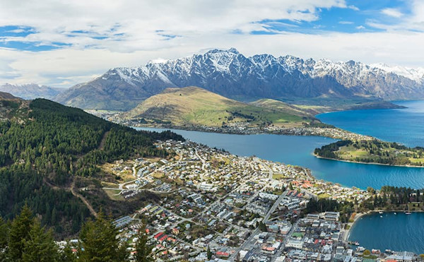 Luxury car rental Queenstown - Premium vehicles by Europcar