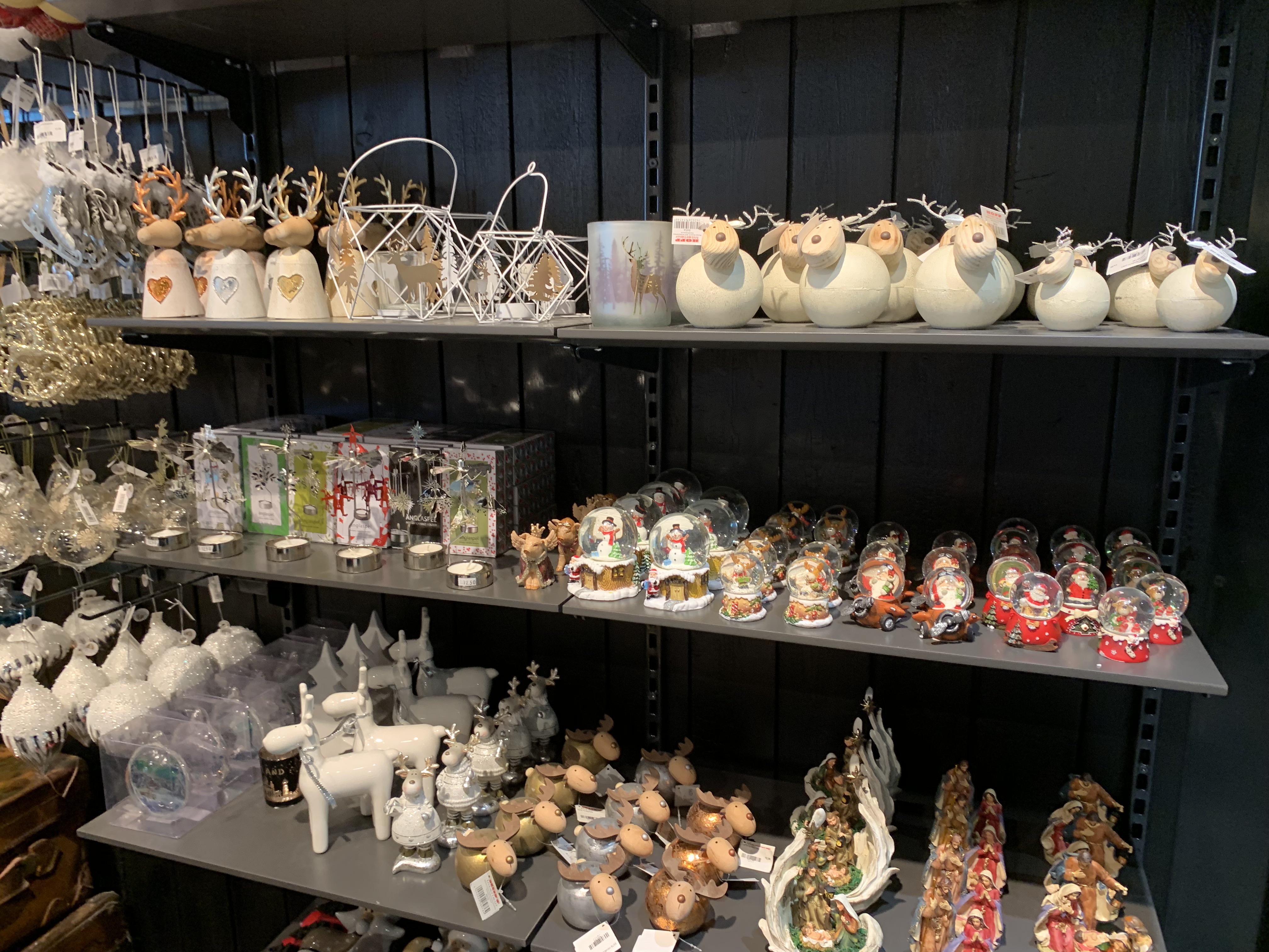ヘルシンキヴァンター空港のクリスマスグッズショップ