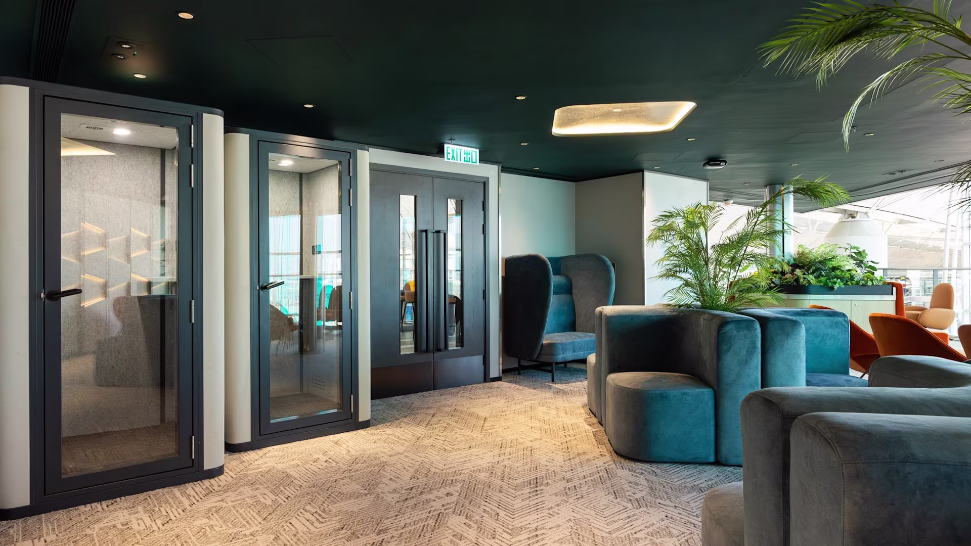 Kyra Lounge Gate 40 (7) web