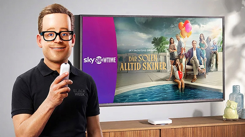 Boxer-Robert med Black Week-t-shirt framför en tv-skärm med titeln Där solen alltid skiner. 