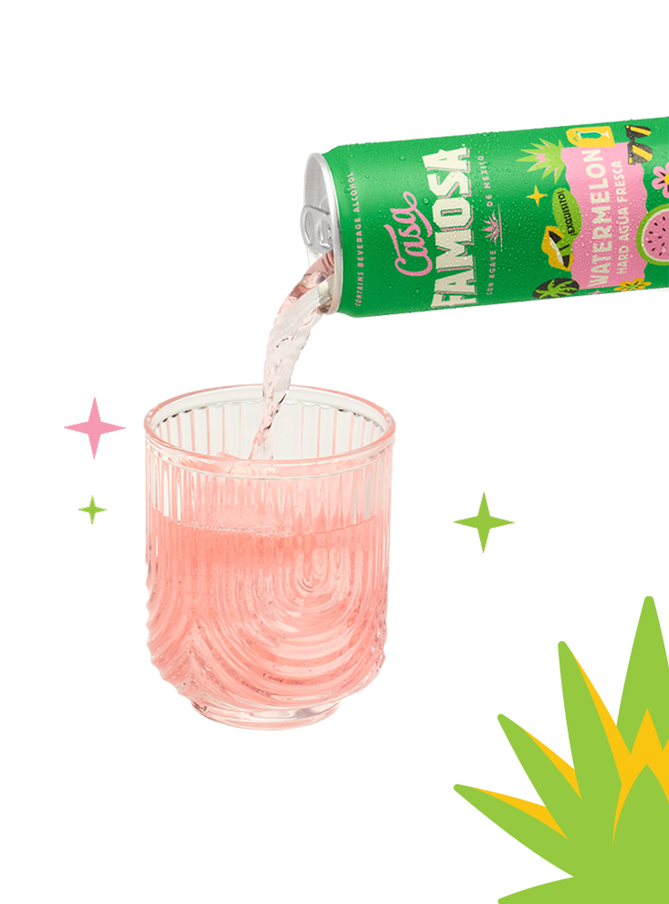 Watermelon flavor Casafamosa being poured into a glass.