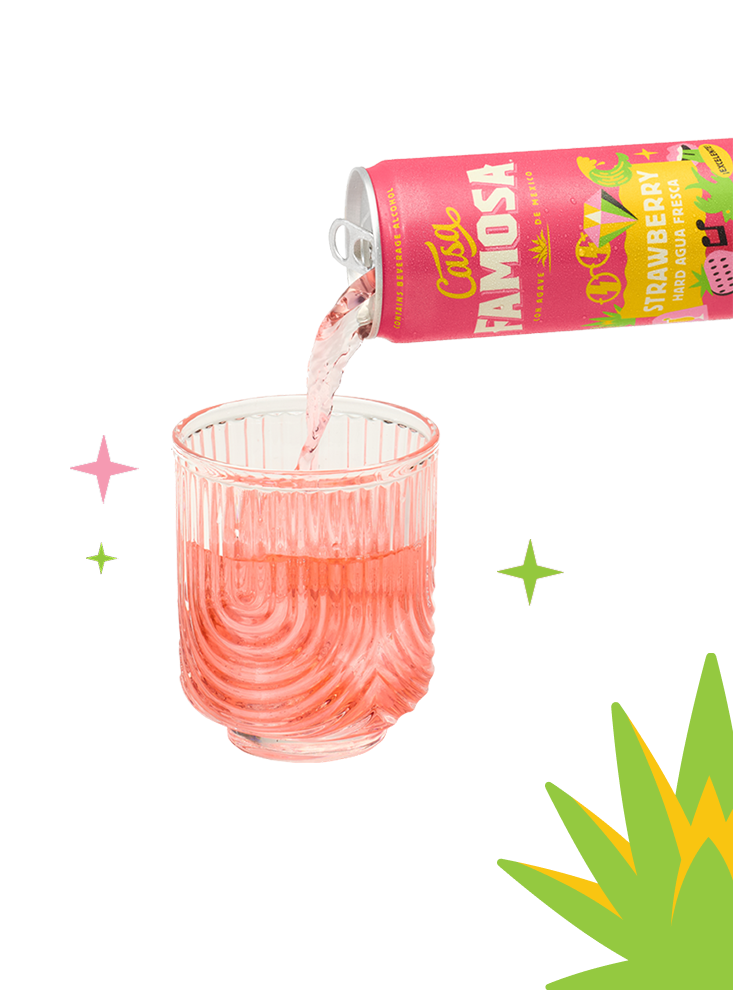 Strawberry flavor Casafamosa being poured into a glass.
