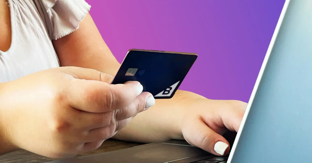 article-thumbnail-credit-card-computer-business-woman-payment