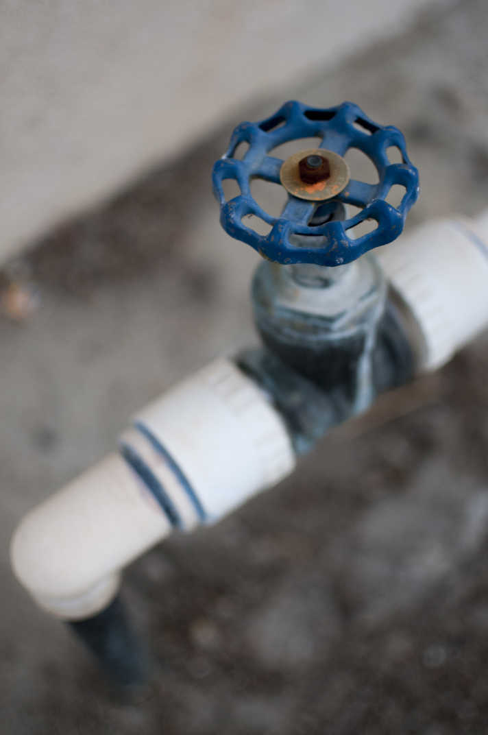 Pipe with blue wheel handle in Banning, California.