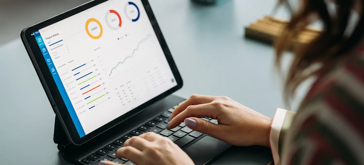 [Featured Image] A professional creating an infographic on a laptop to share with their team in their next meeting.