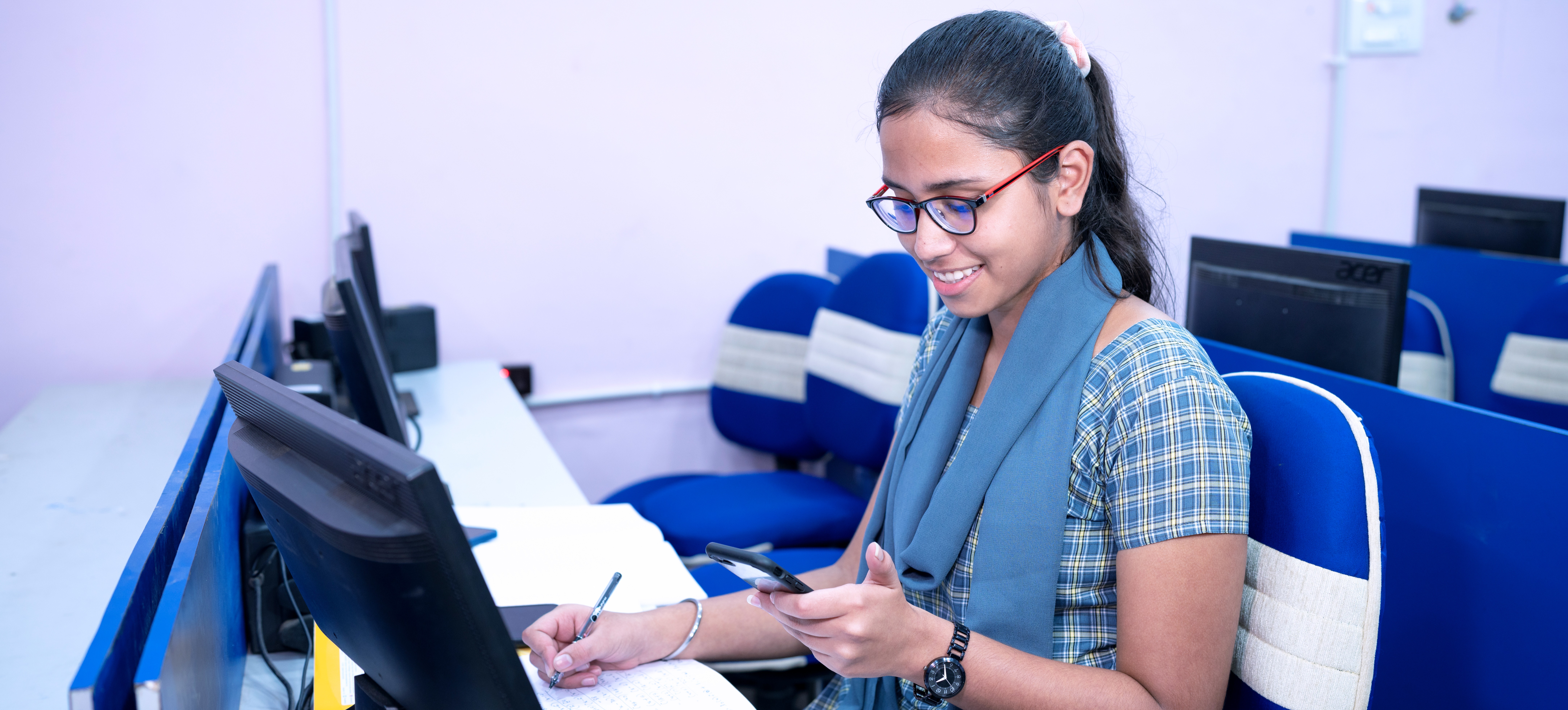 [Featured Image] A college student searches for an answer to the question 'GMAT vs GRE: Which should I take?' as they prepare to apply to a postgraduate programme.
