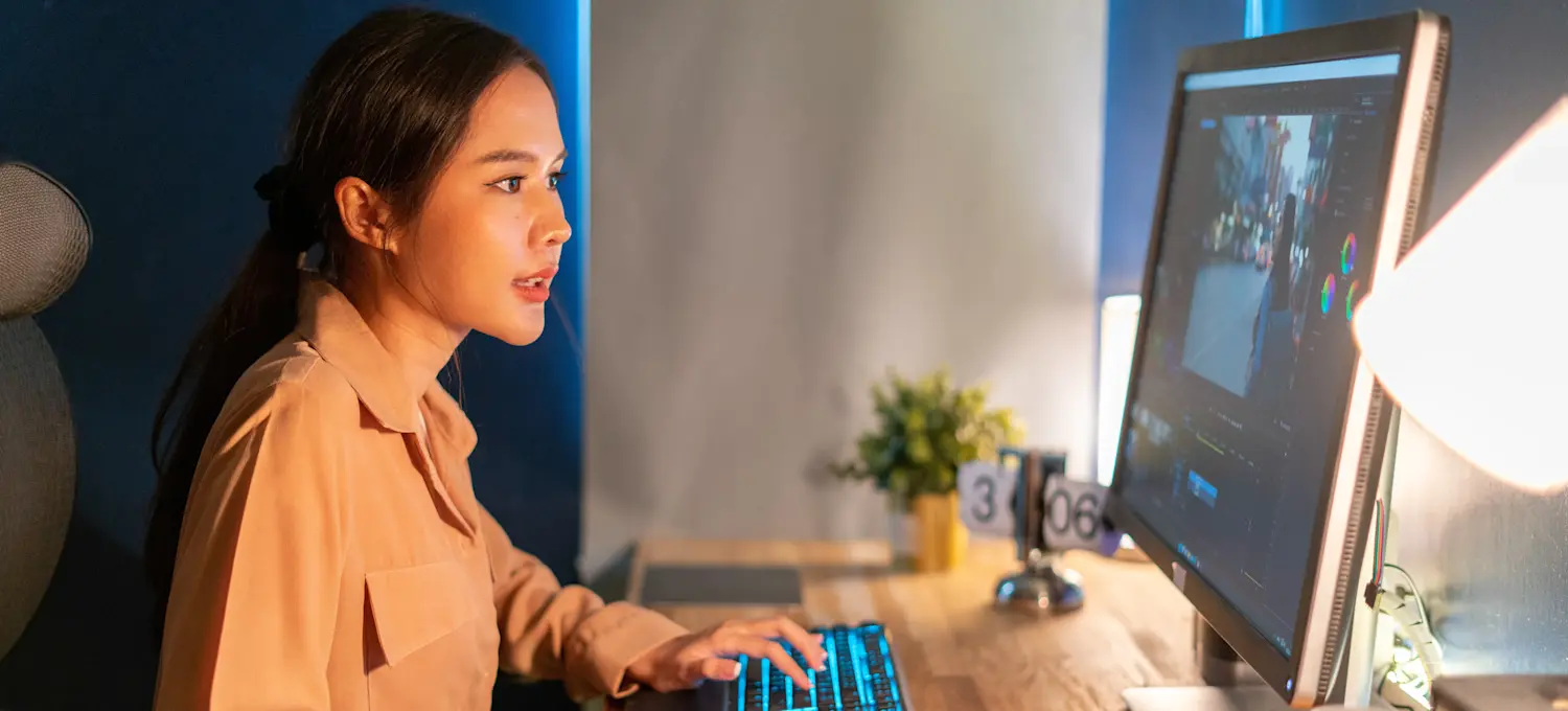 [Featured Image] A person buying or selling on an NFT marketplace.
