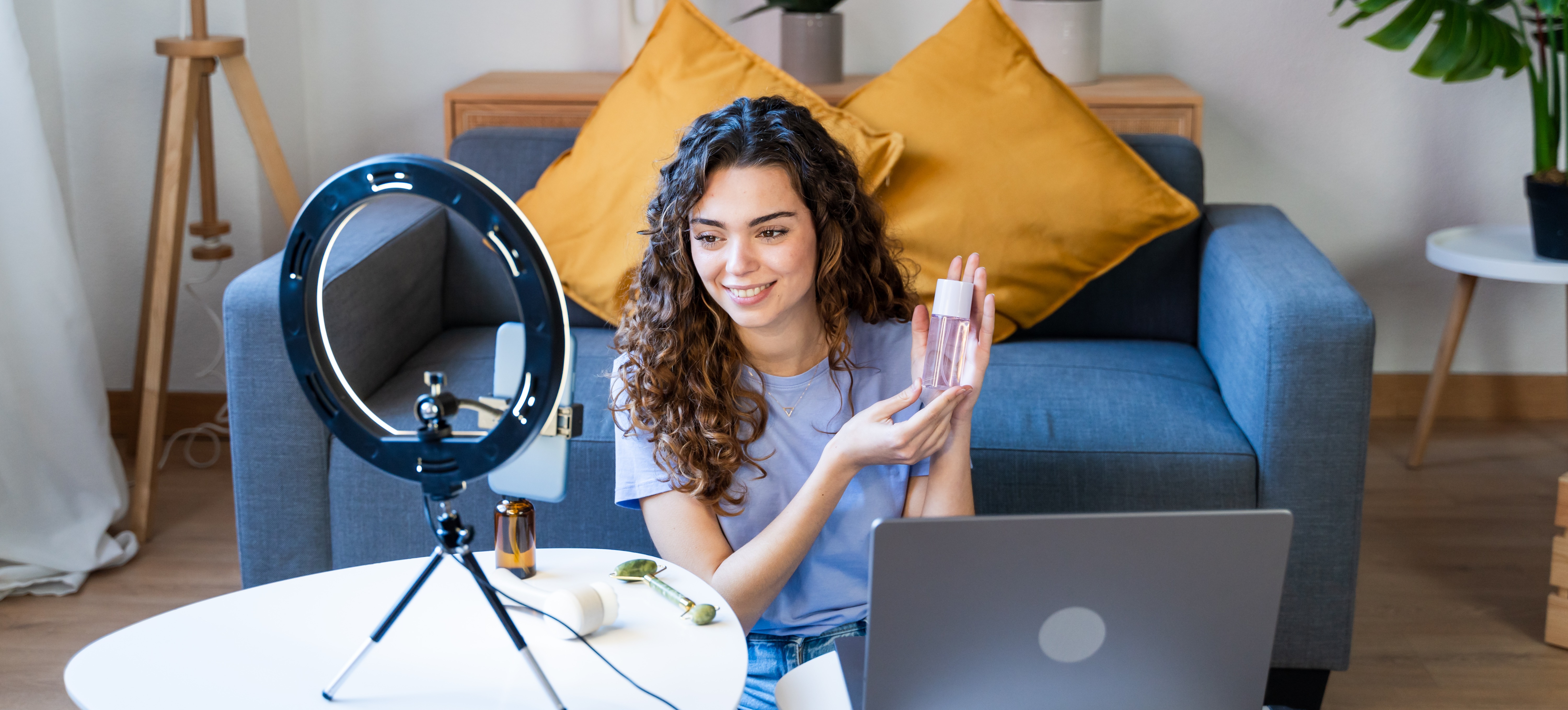 [Featured Image] Content creator and influencer demonstrates a product on their social media channel.
