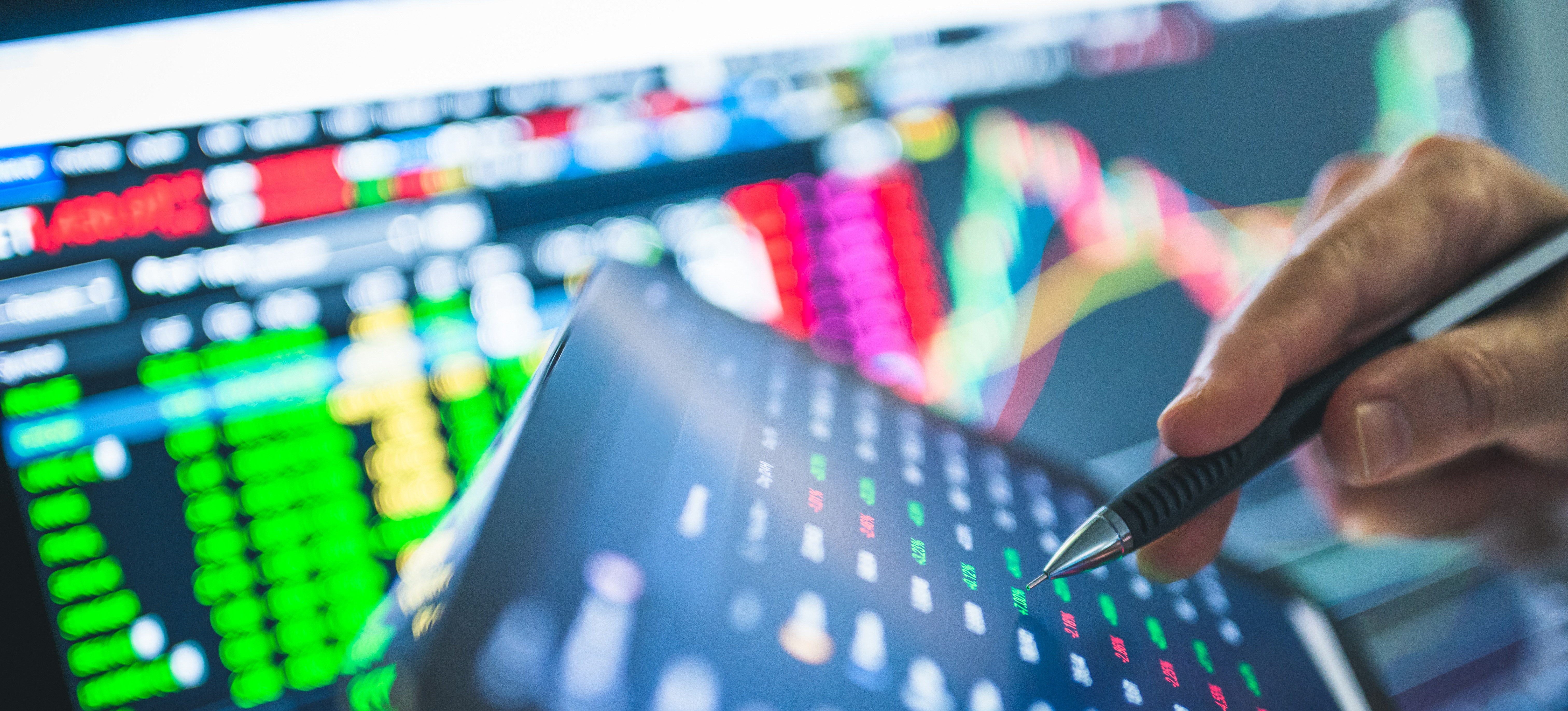 [Featured Image] A cryptocurrency analyst is checking the latest information on popular cryptocurrencies.