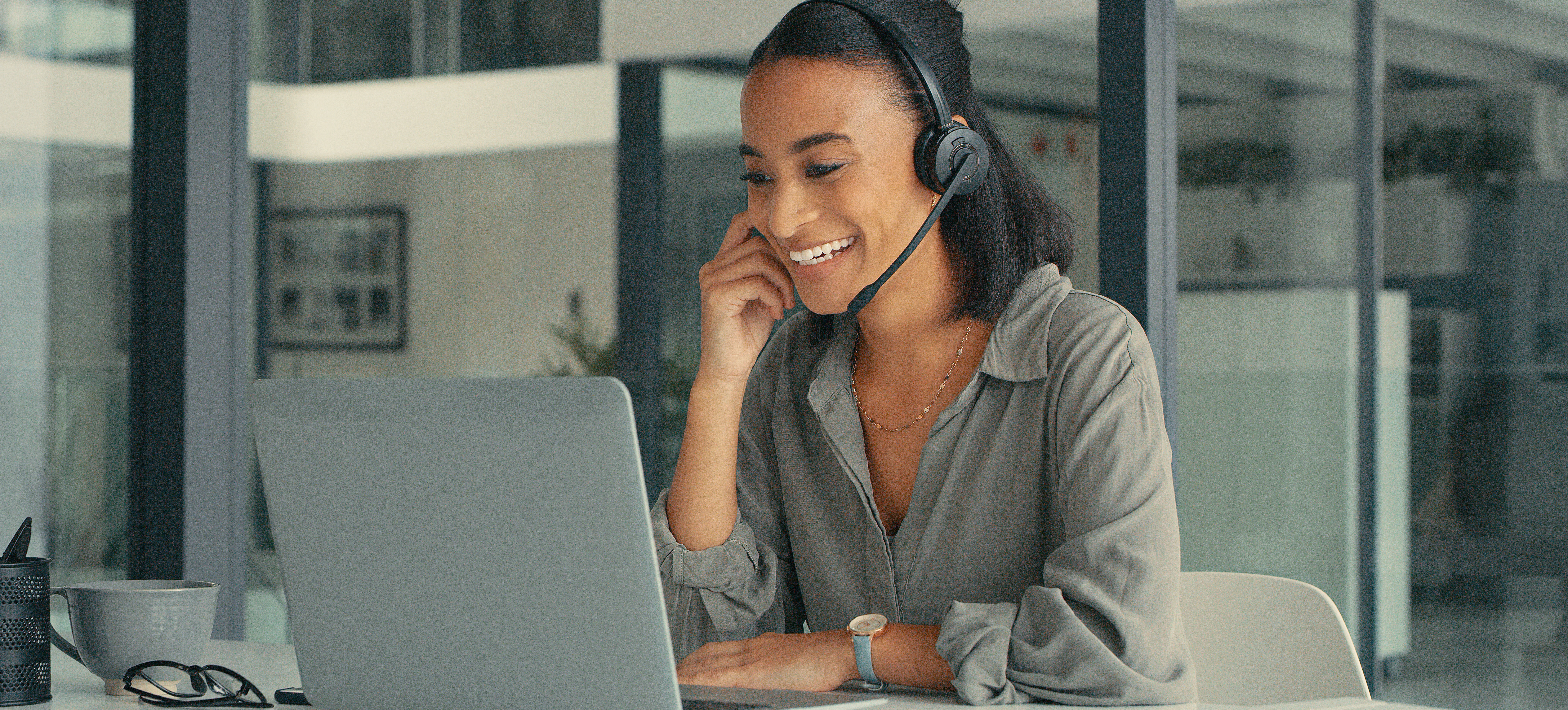 [Hauptbild] Ein IT-Spezialist beginnt einen neuen Job, nachdem er gefragte CompTIA A+-Kenntnisse erlernt hat.