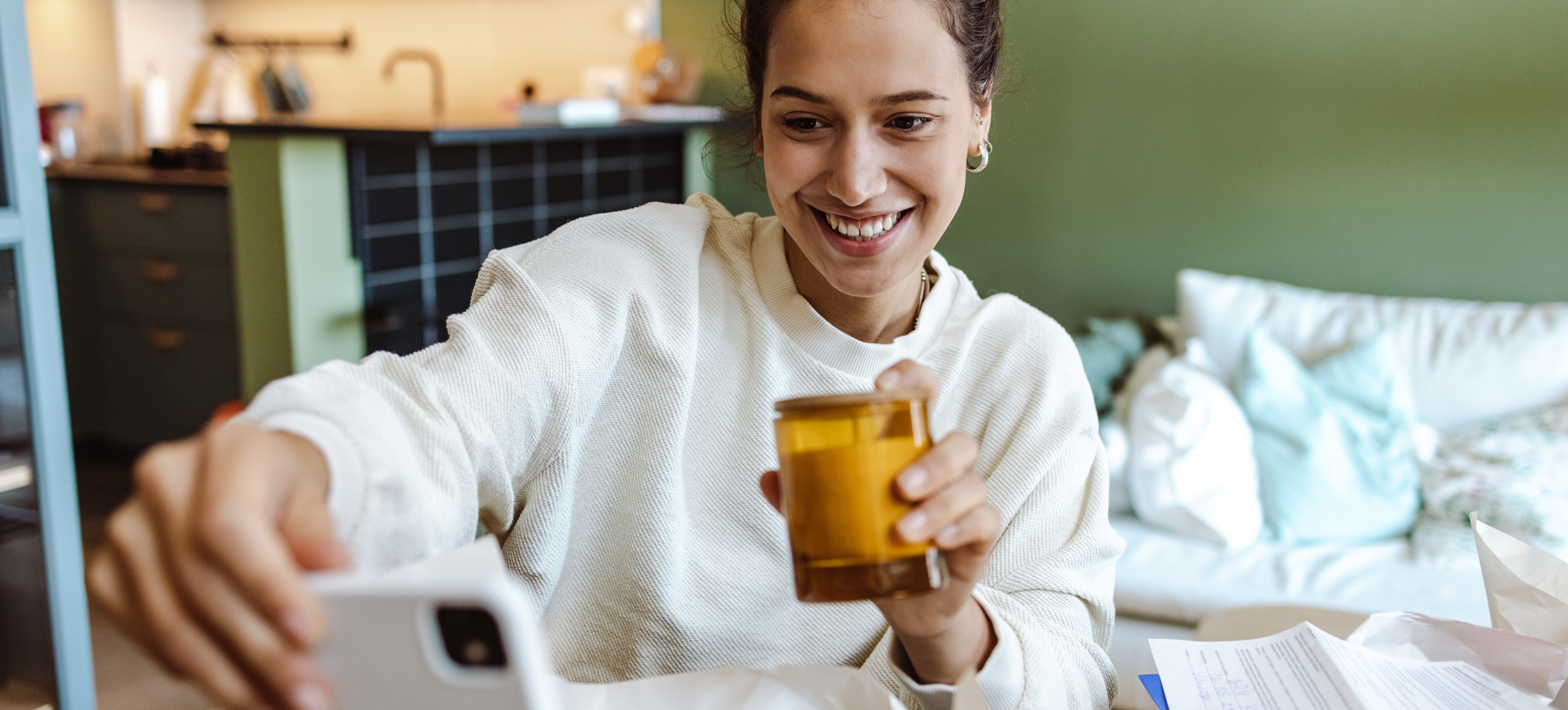 [Featured Image] A person participates in UGC campaigns by taking a selfie with a product.