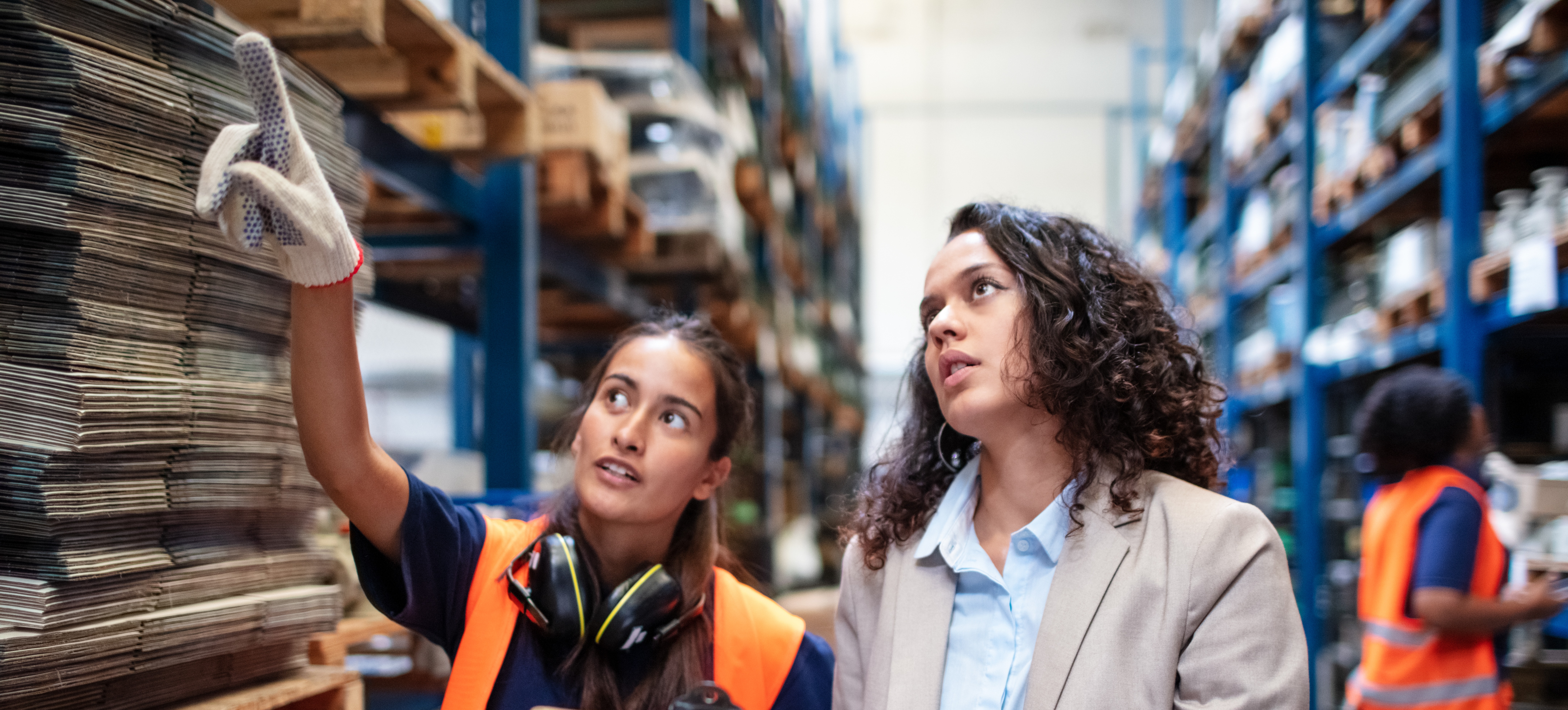 [Featured Image]: Product Manager consulting with the Project Manager about the latest project.