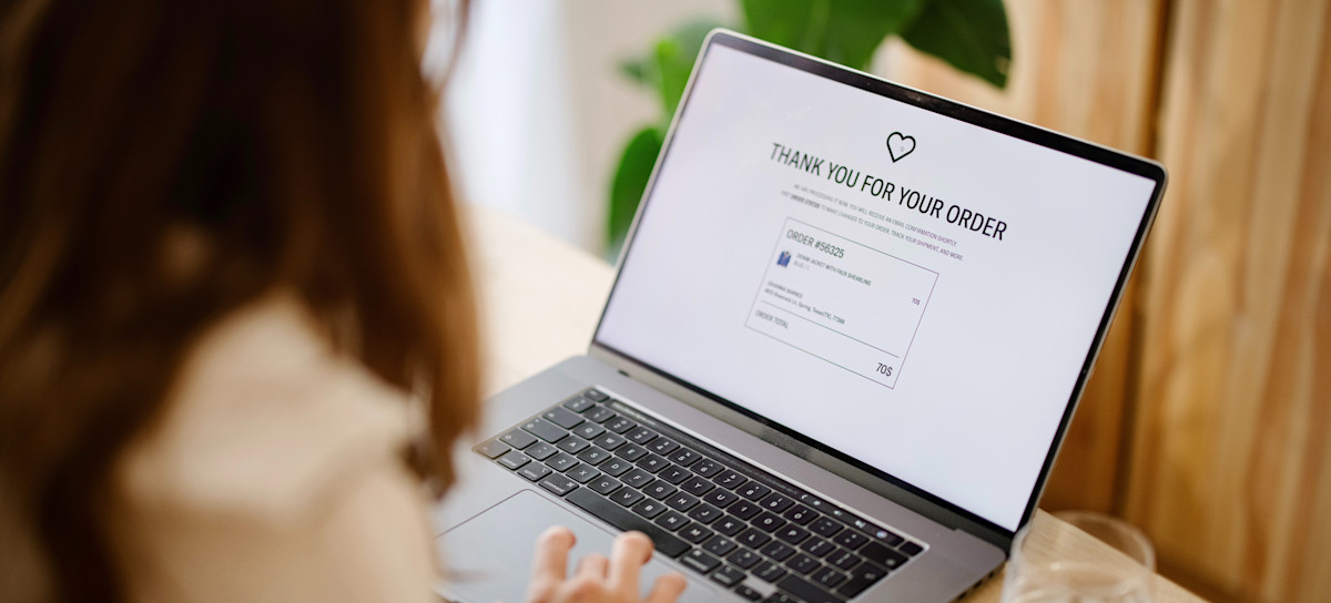 [Featured Image] A person is on their laptop shopping using Shopify and going to do a survey about their experience.