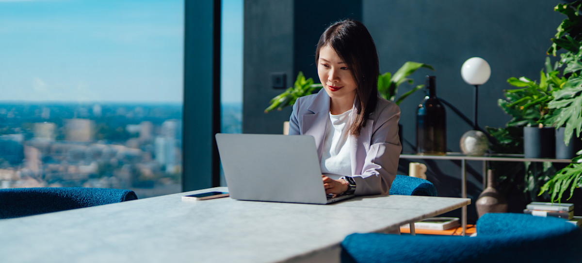 [Featured Image] After learning how to use ChatGPT for career advice, a young business professional researches options for either making a career change or advancing in their current position.
