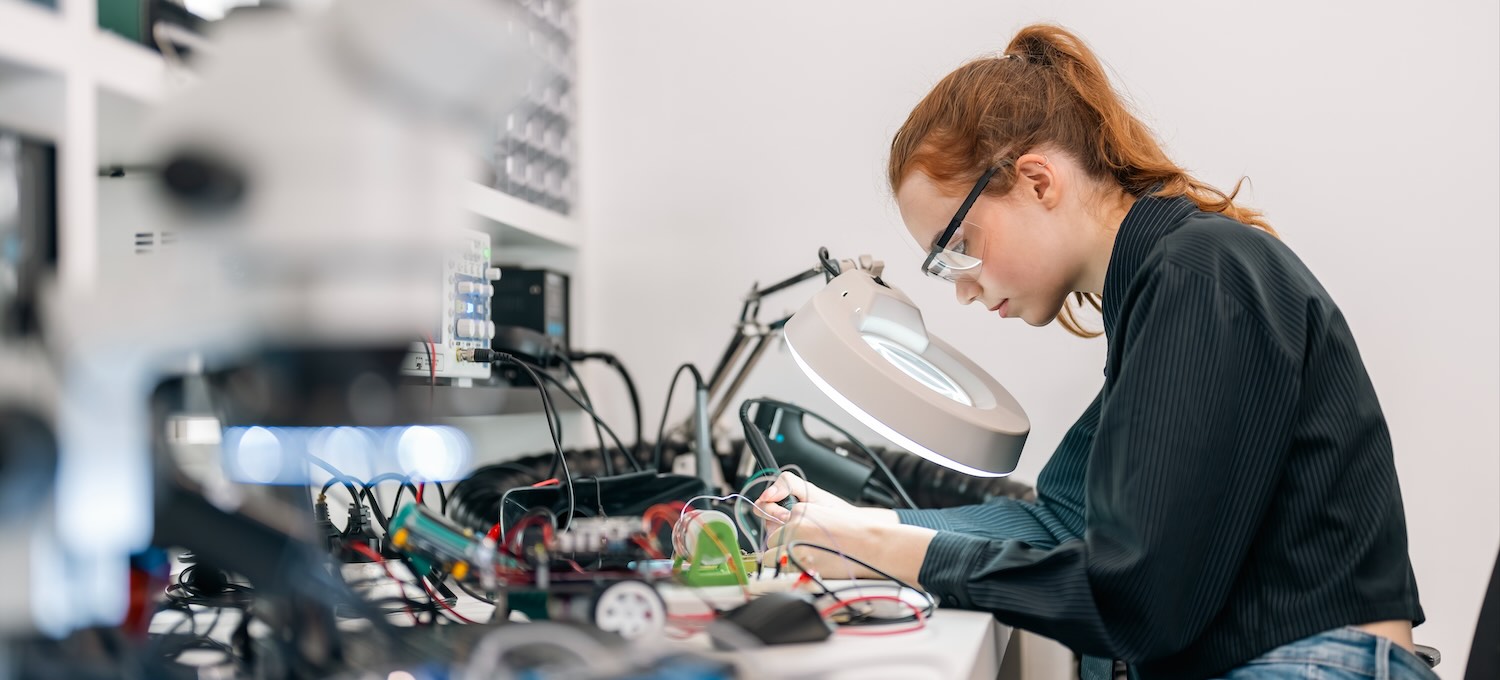 [Featured Image] A robotics student uses her knowledge of neural network models as she designs and trains a robot.