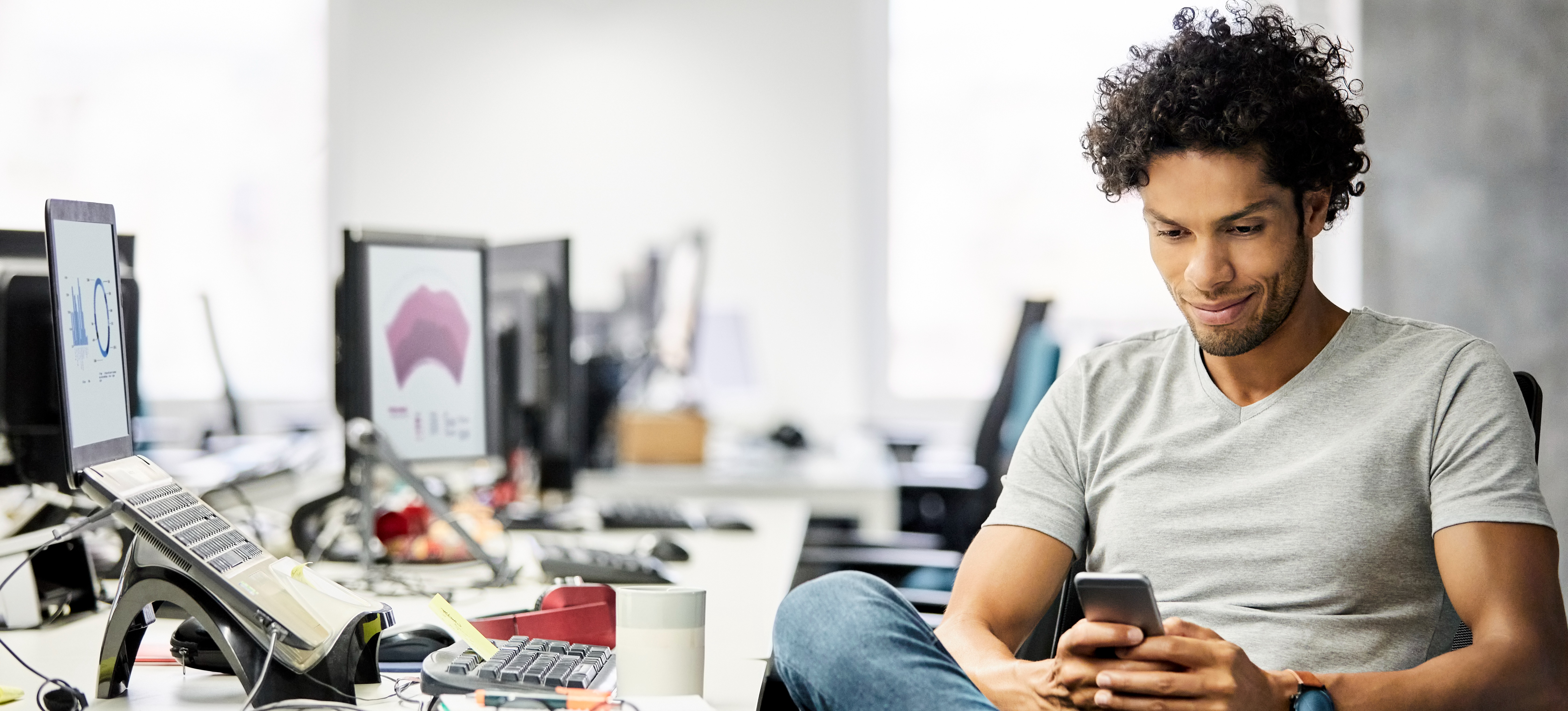 [Feature Image] After reading a cloud computing job description, an aspiring cloud professional gets ready to apply for their first job in the field.
