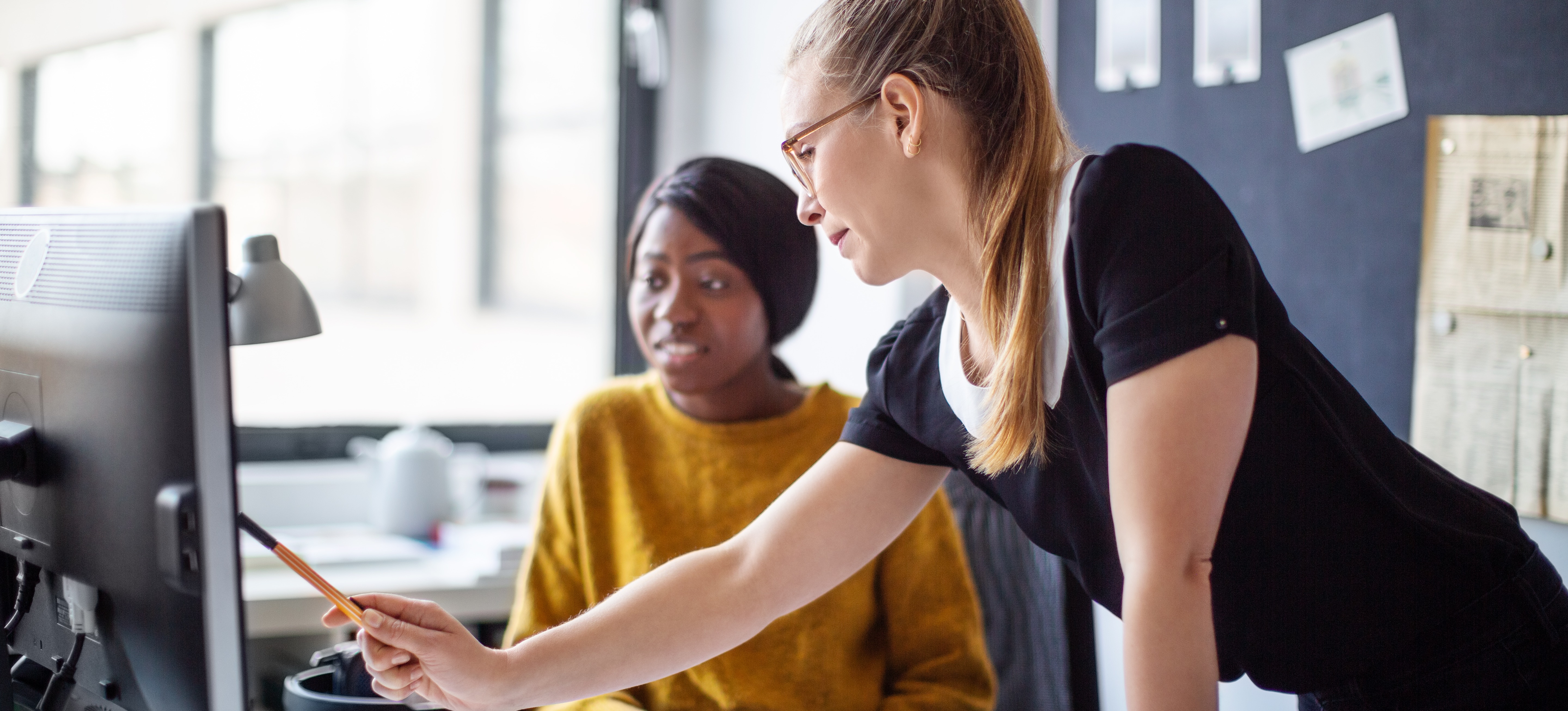 [Feature Image] An instructor explains what a context window is and its impact on working with AI models.
