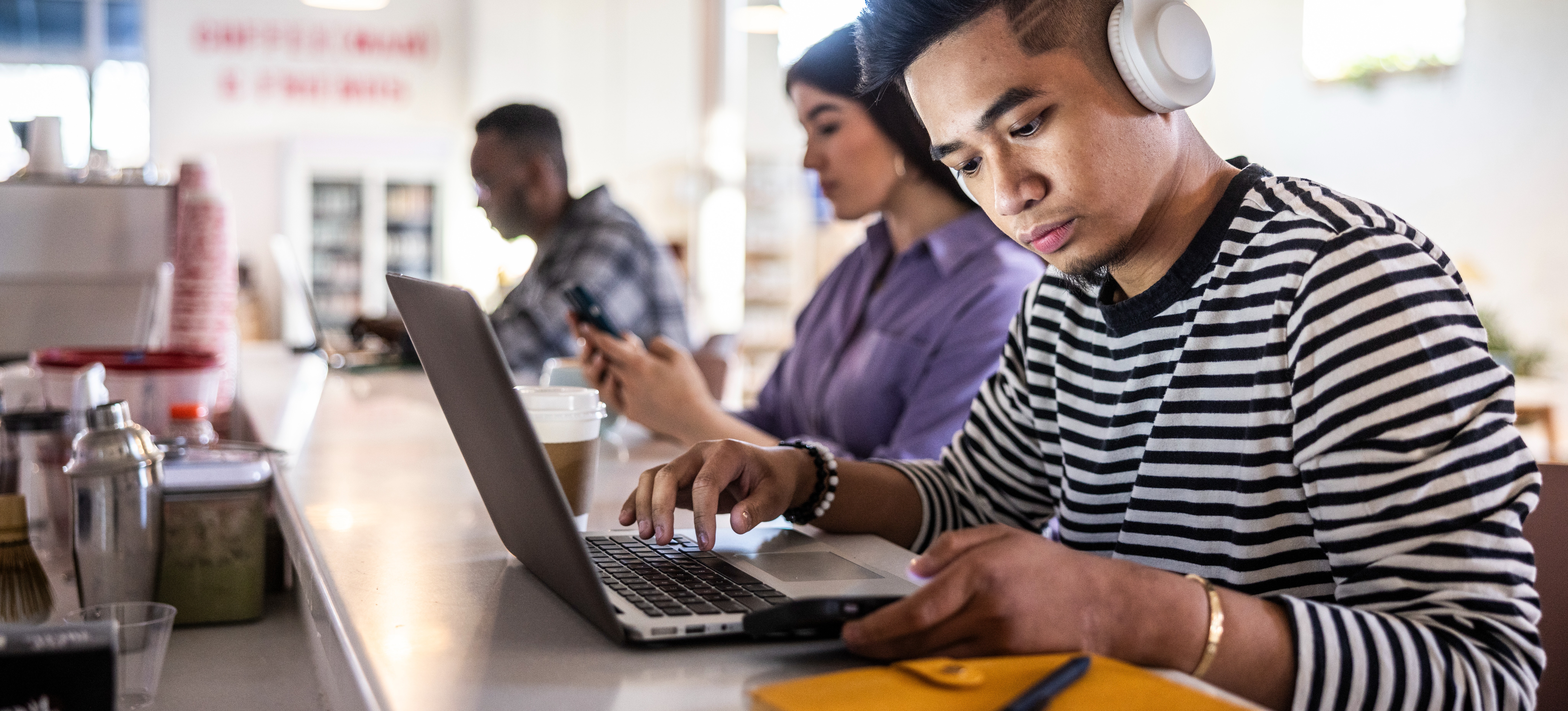 [Feature Image] After researching “what is zero-shot learning,” a learner explores course options to build relevant artificial intelligence skills.
