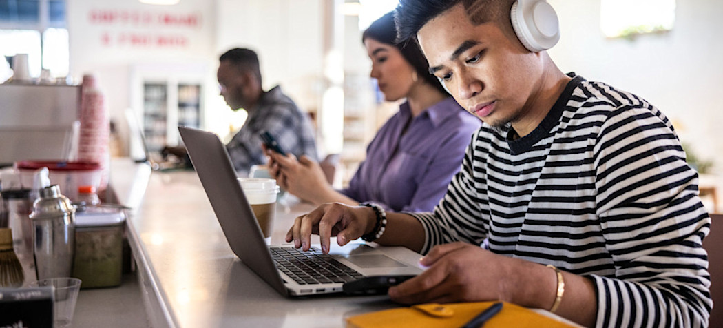 [Feature Image] After researching “what is zero-shot learning,” a learner explores course options to build relevant artificial intelligence skills.
