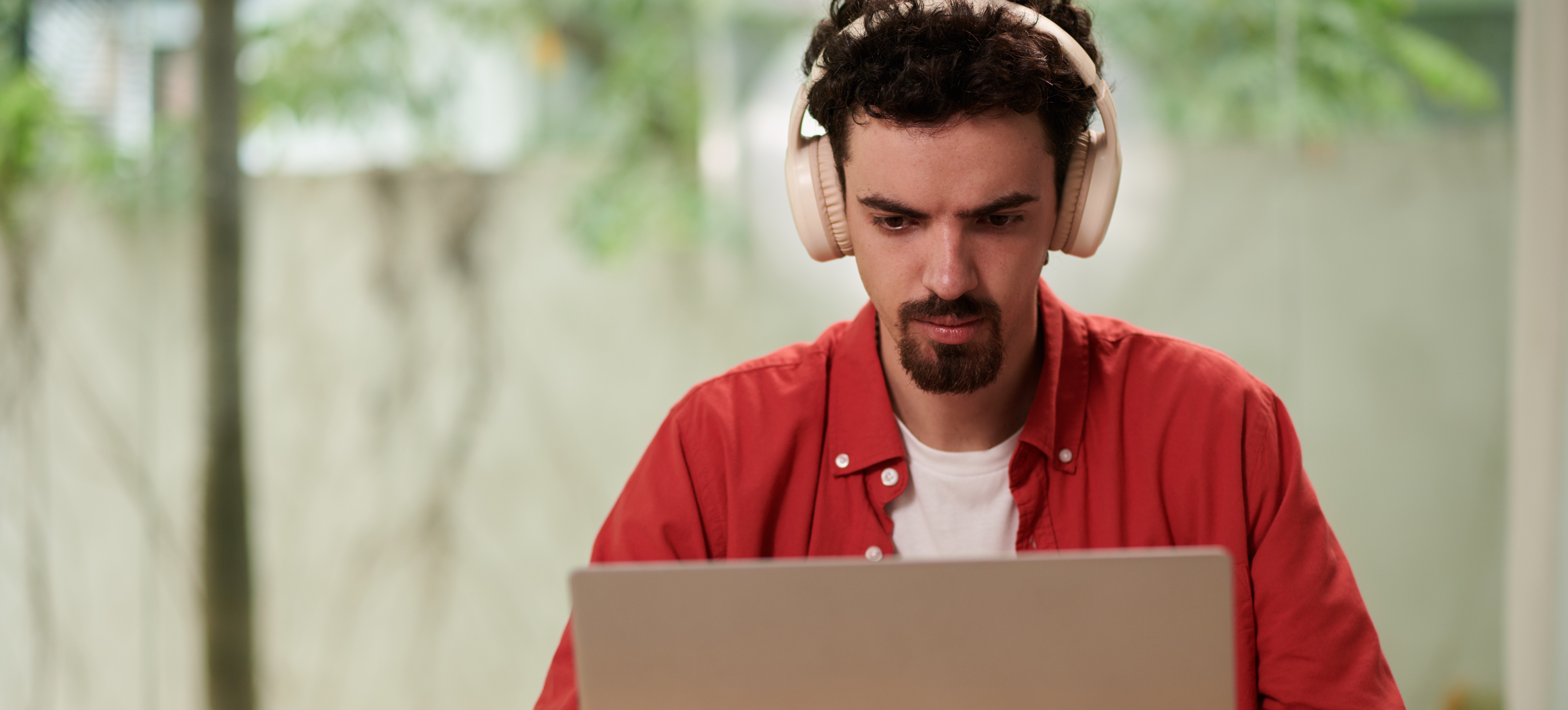 [Feature Image] An aspiring DevOps engineer studies for their Kubernetes certification as part of their plan to advance their career. 
