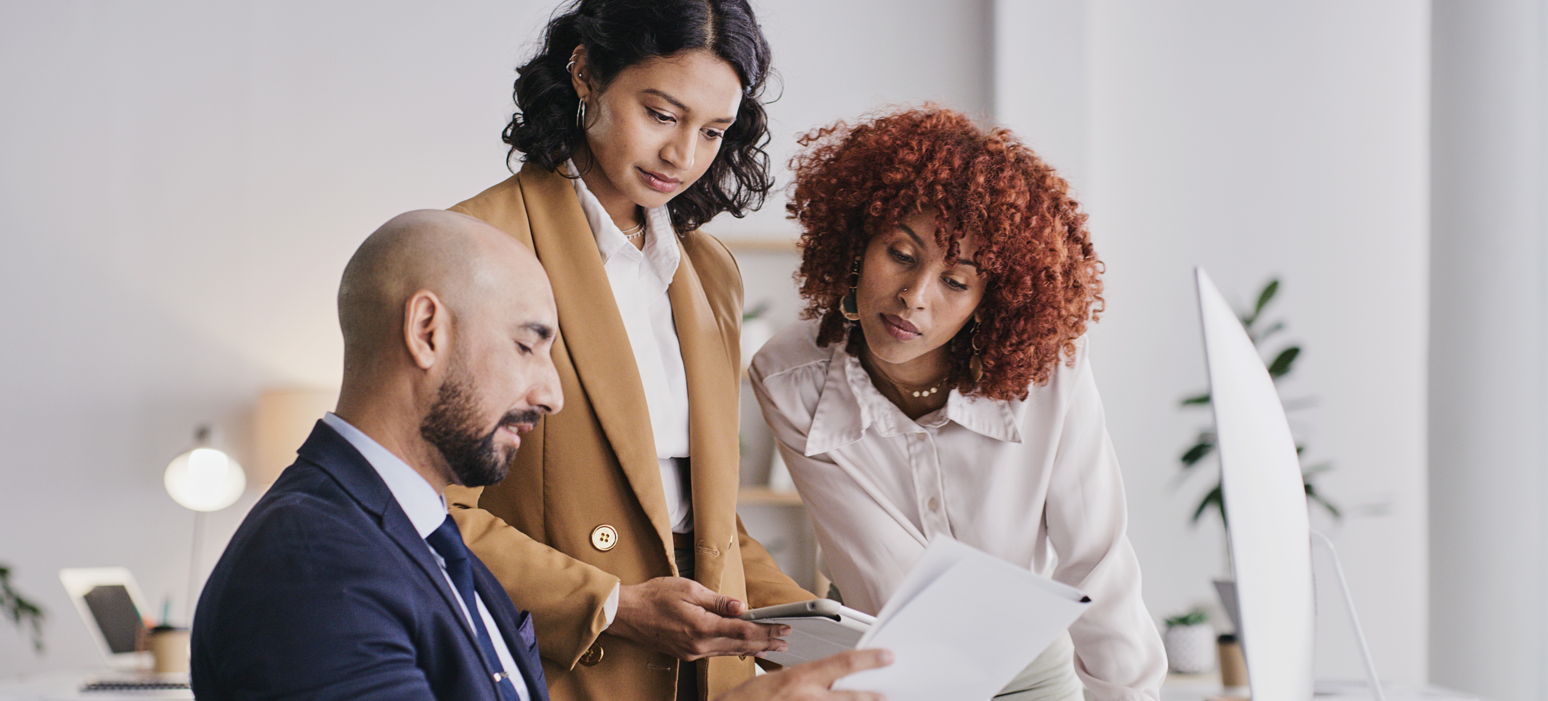 [Featured Image] A sales team is integrating AI into their process to support and find solutions to sales activity.
