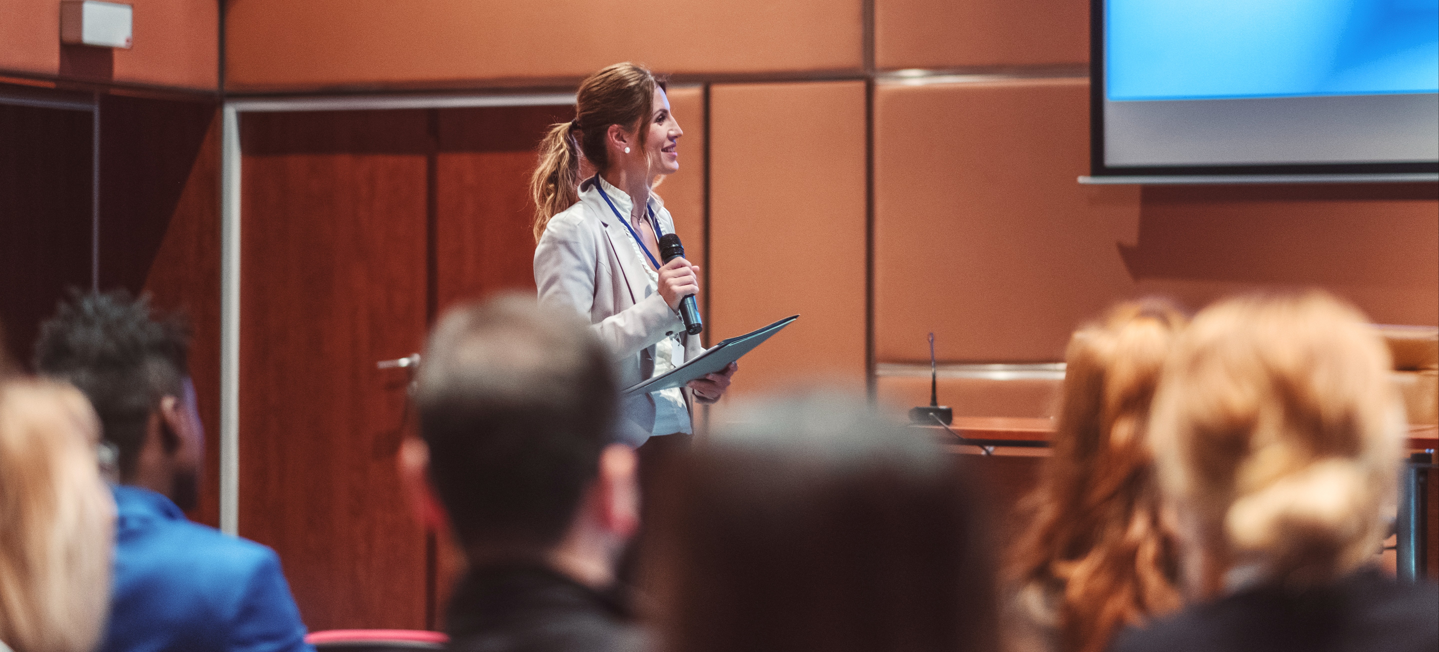 [Featured Image]: A management science expert is speaking at a convention.
