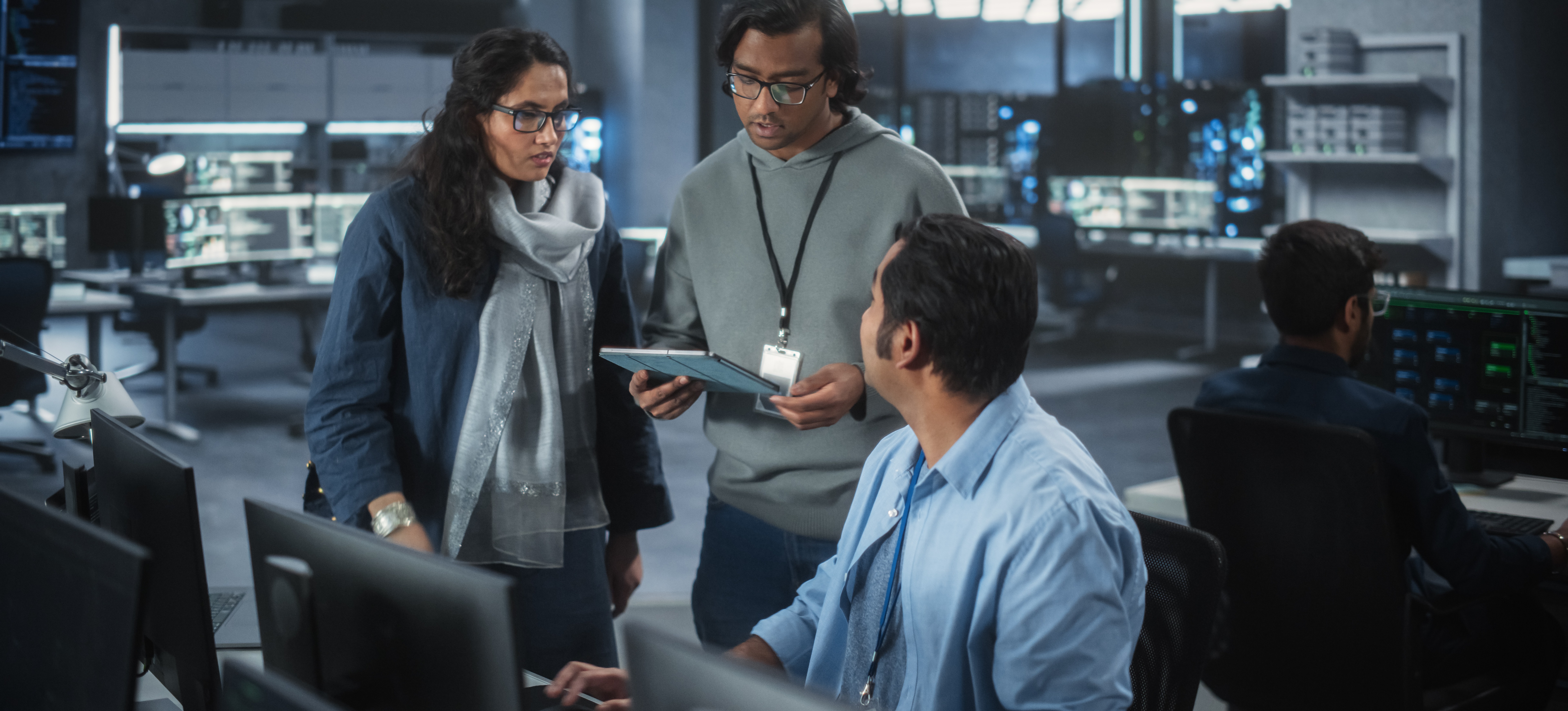 [Featured Image]: Members of the red team and blue team discuss a plan to test an organisation's cybersecurity system.
