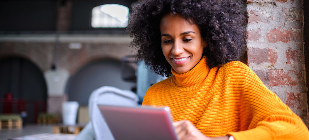 [featured image] An aspiring program manager confirms the difference between project managers and program managers on a tablet.