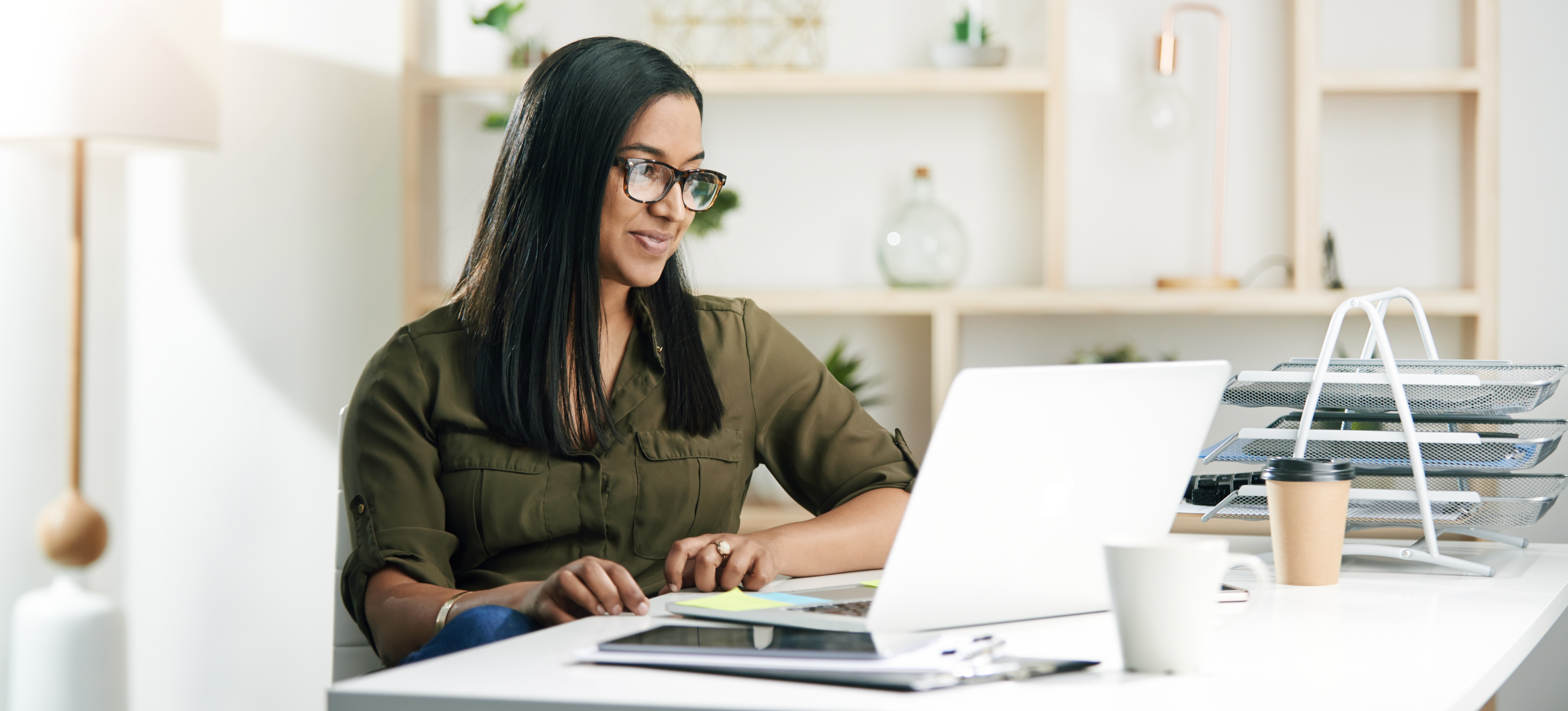 [Image en vedette] Un aspirant ingénieur en apprentissage automatique recherche les certifications d'apprentissage automatique les plus populaires lorsqu'il planifie son parcours professionnel.
