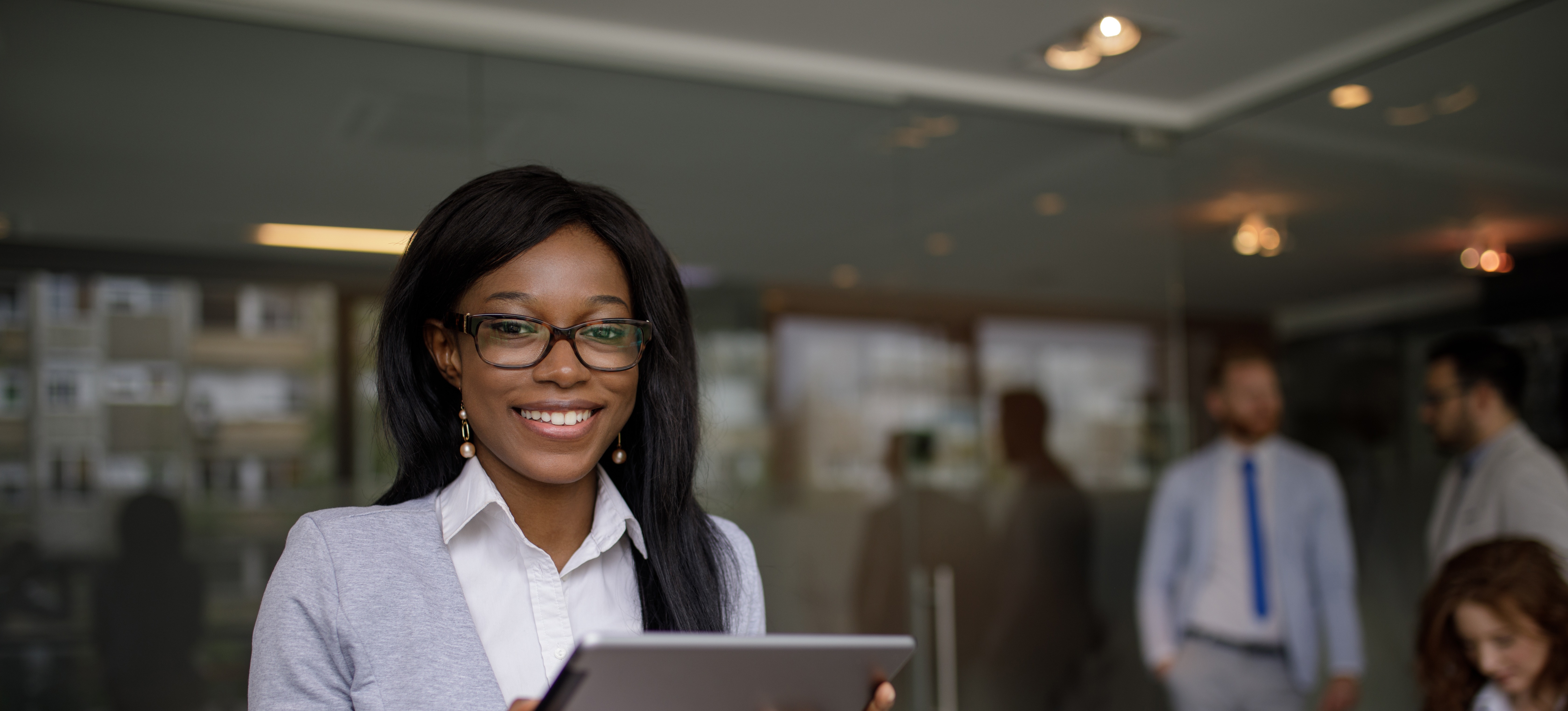 [Featured Image] A manager in a jacket and white blouse prepares for a meeting with a direct report. 