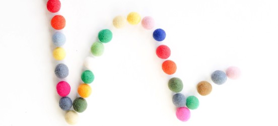 [Featured Image] Colorful dots on a white background are arranged in the shape of a line graph.