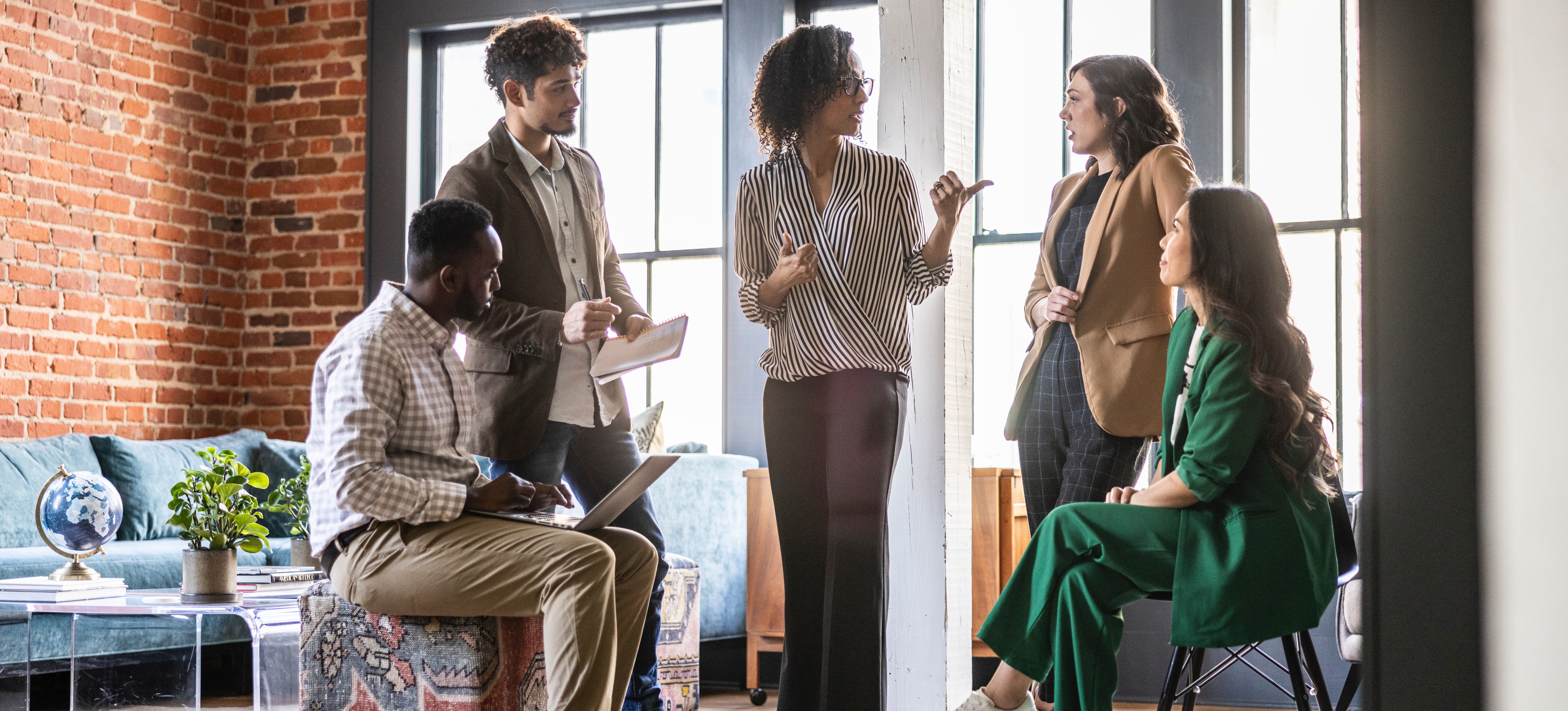 [Featured Image] A multi-department team meets as part of the company’s strategy to implement 8D in their problem-solving methodologies.