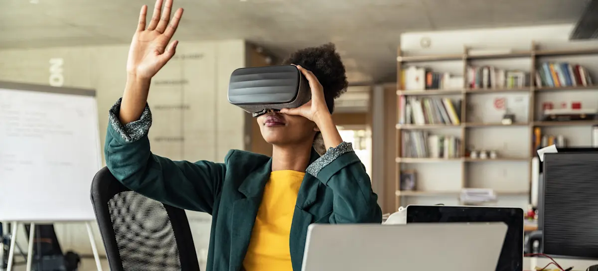 [Featured Image] A college student uses room-scale VR as part of their immersive lesson during online study.