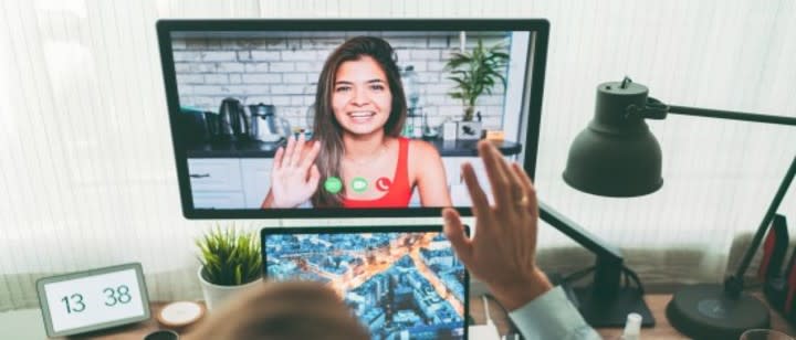 [Featured Image]:  A recruiter asks a social media manager interview questions on a virtual call.
