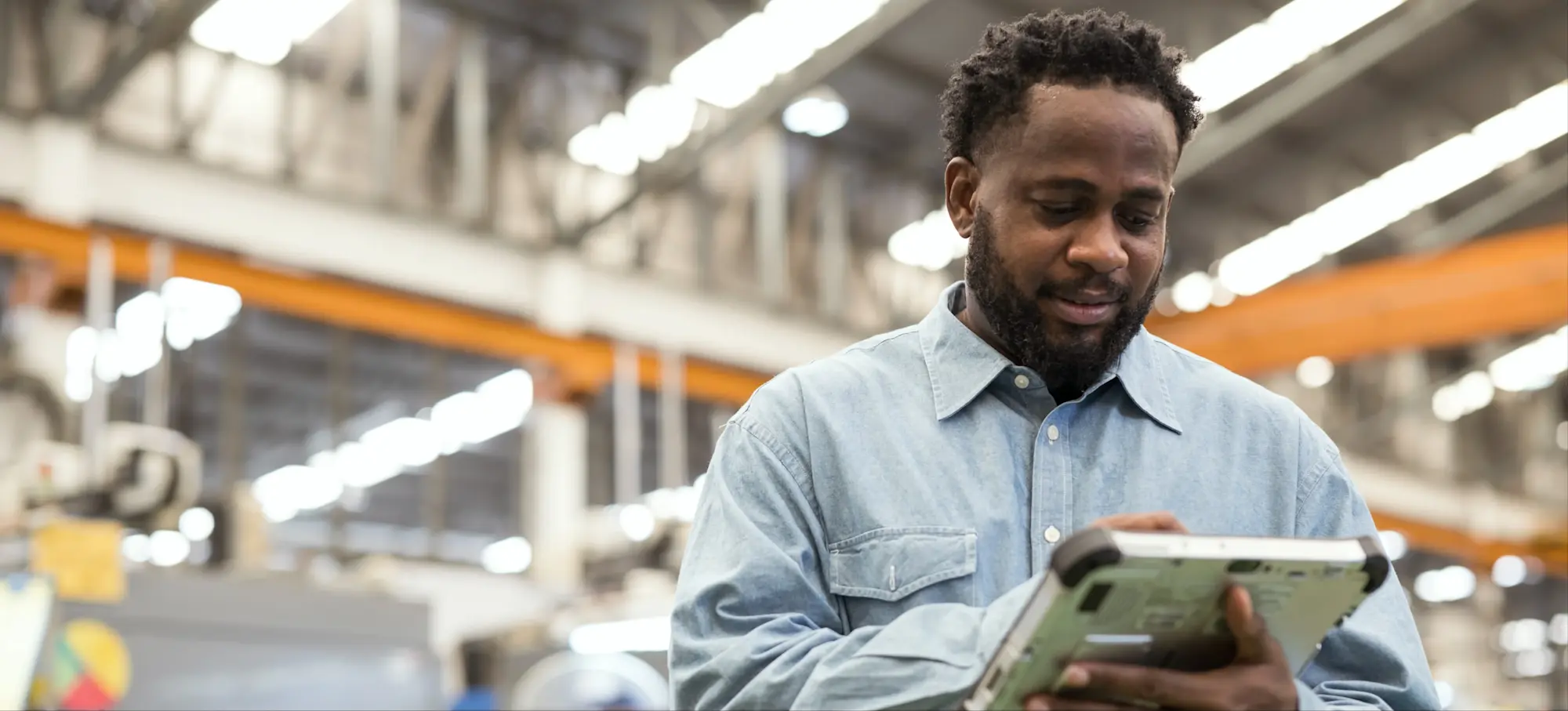 [Featured Image] An engineering manager using a digital tablet in the production line in a manufacturing plant.